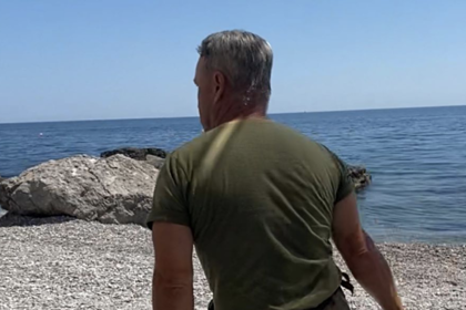 Уволен гонявший плетью туристов на пляже в Крыму охранник: События: Путешествия: Lenta.ru